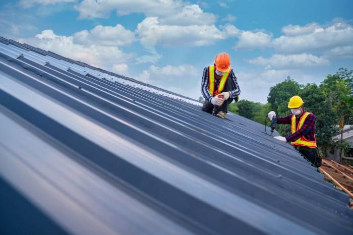7 Reasons To Hire The Best Commercial Roof Installers - The Home And Town